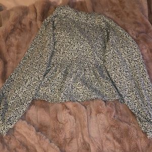 Bubble sleeve top with ruffle bottom. Size S